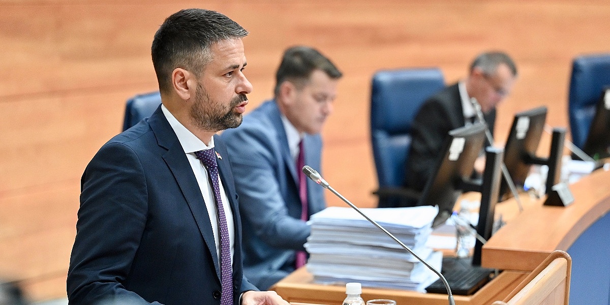 Državni ministri i parlamentarci dobili povećanje plate: Nova osnovica važi i za one s najvišim primanjima