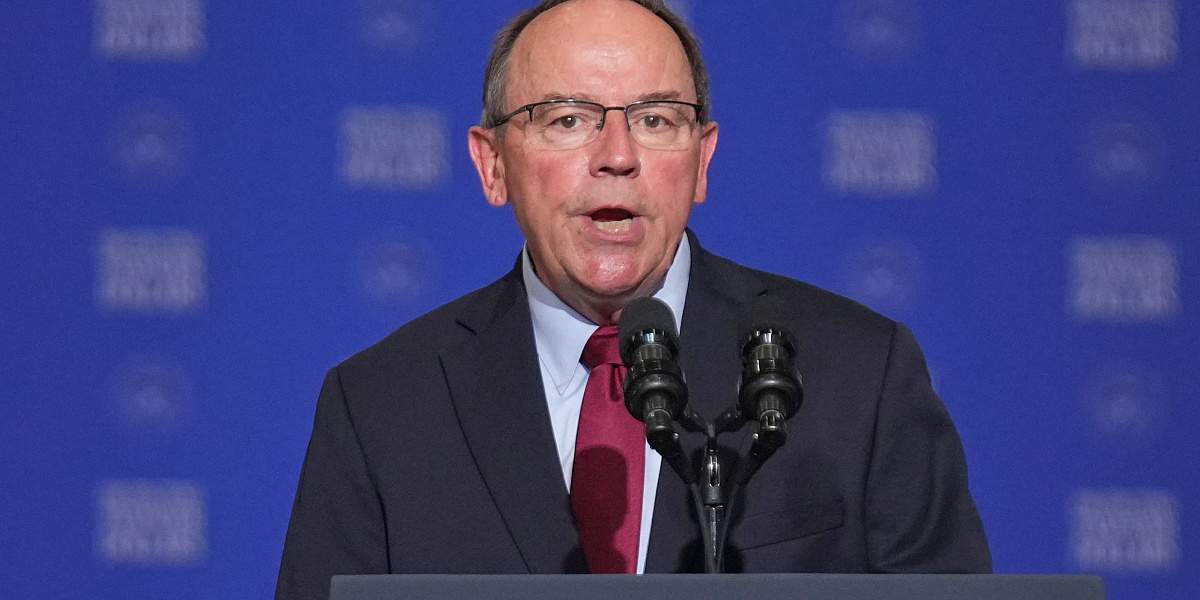 Kongresmen Tom Tiffany spasen nakon što mu je avion padao u jezero u Wisconsinu