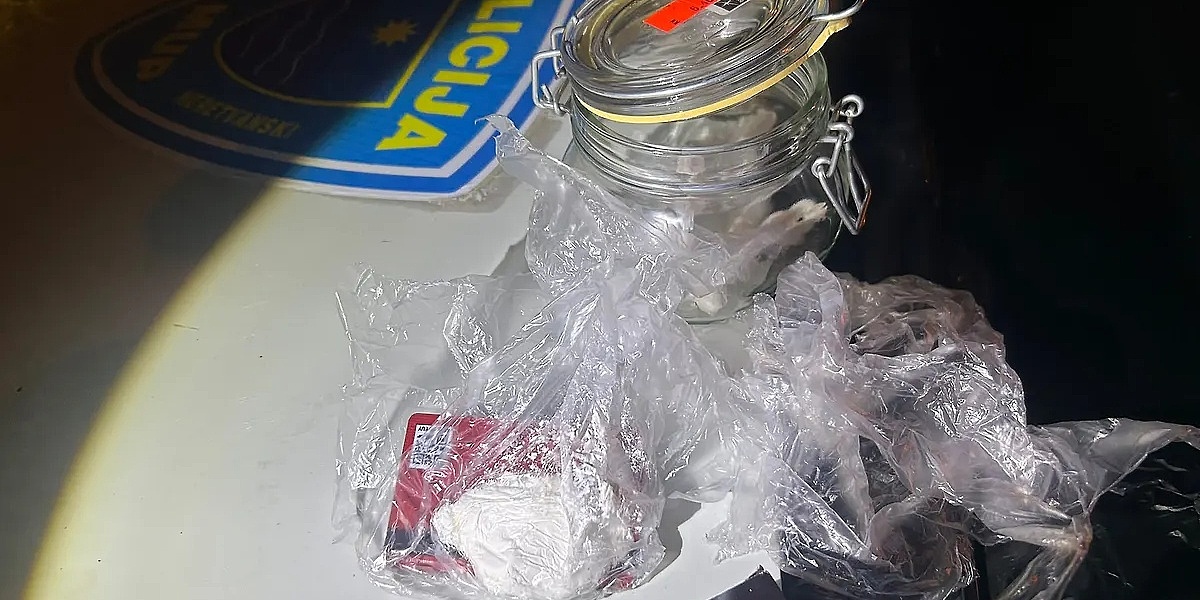Mostarac uhapšen tokom redovne policijske kontrole, suvozač predao drogu policiji