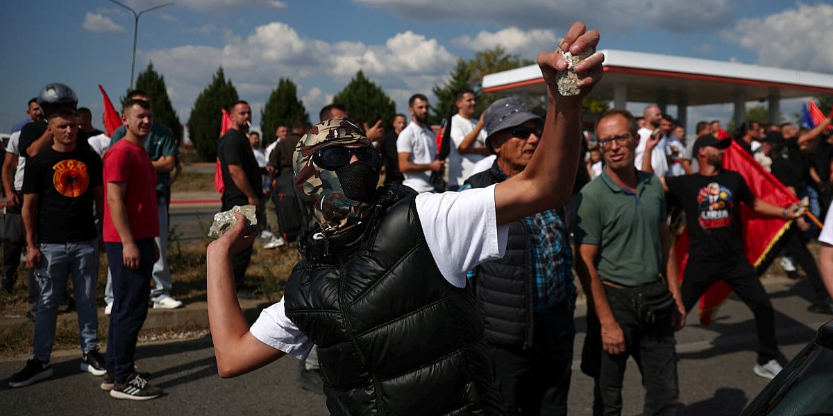 Tenzije na Kosovu nakon presude: Demonstranti kamenovali zgradu EULEX-a, bio blokiran ulaz u Prištinu