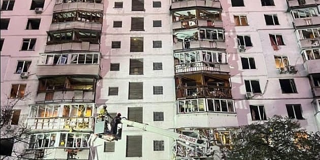 Rusi tokom noći napali Kijev raketama i dronovima: Povrijeđeno 16 osoba, među njima dvoje djece