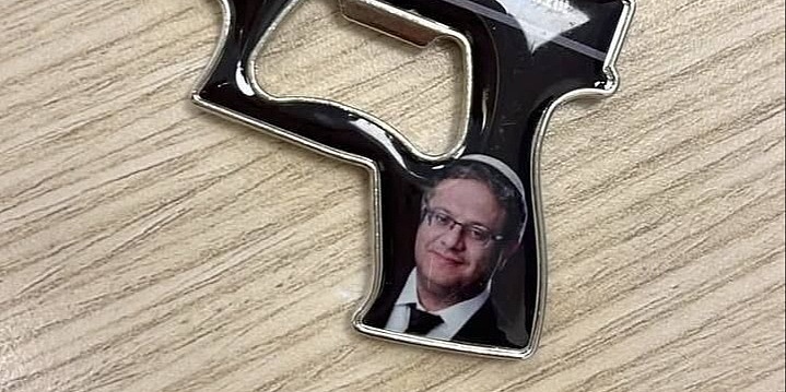 Skandal u Izraelu: Ben Gvir učenicima dijelio otvarače za flaše u obliku pištolja uz poruku "Oružje spašava živote"