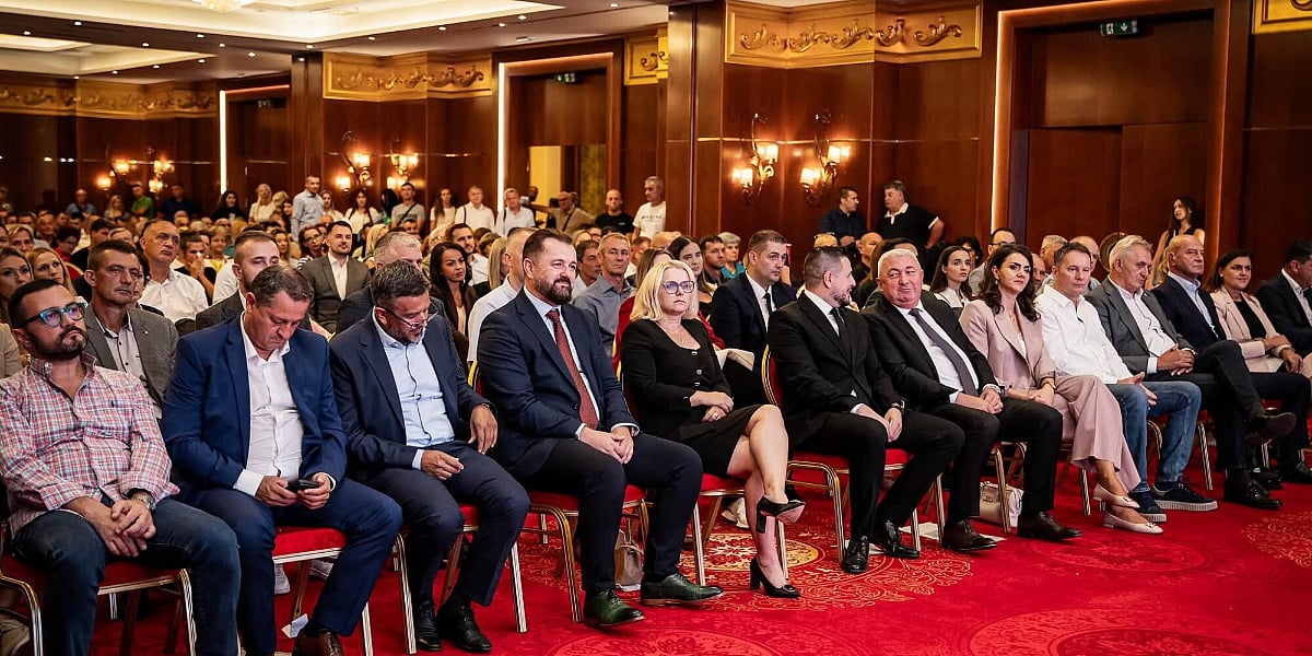 Veliki predizborni skup Koalicije NES-a, PDA i Naprijed! u Tuzli: Nije dovoljno samo voljeti BiH