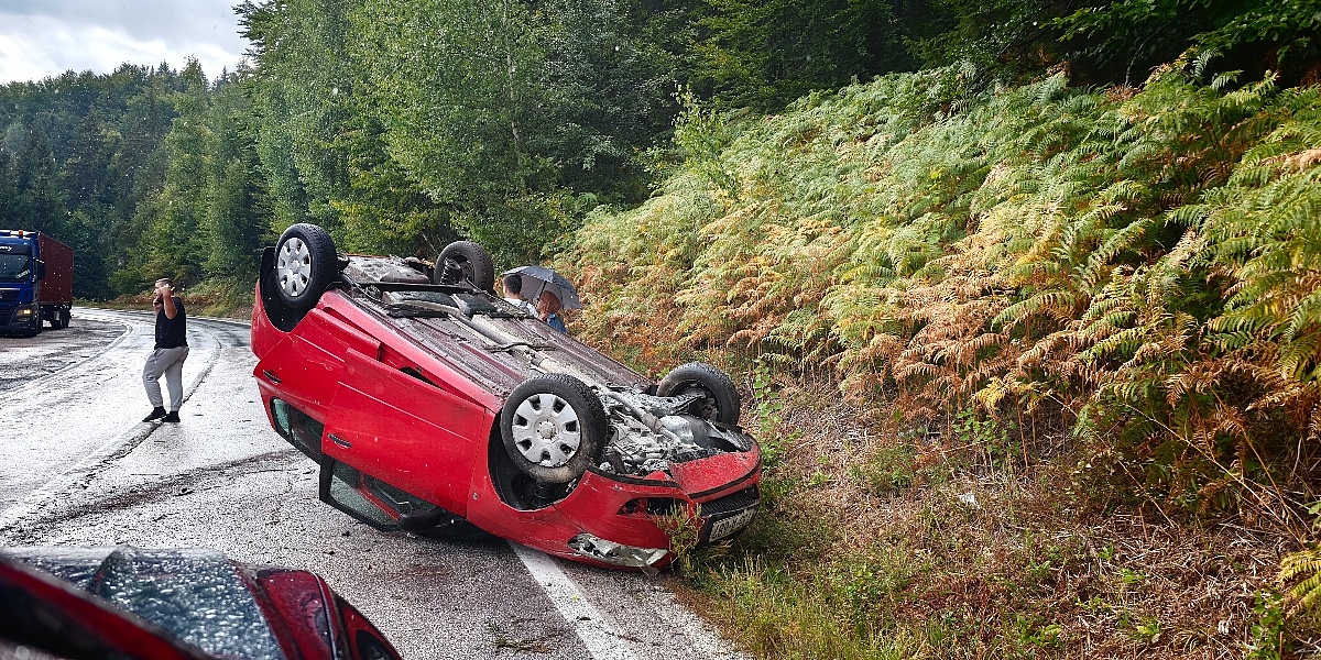 Prevrnulo se vozilo na putu Olovo - Čevljanovići u blizini Bijambara