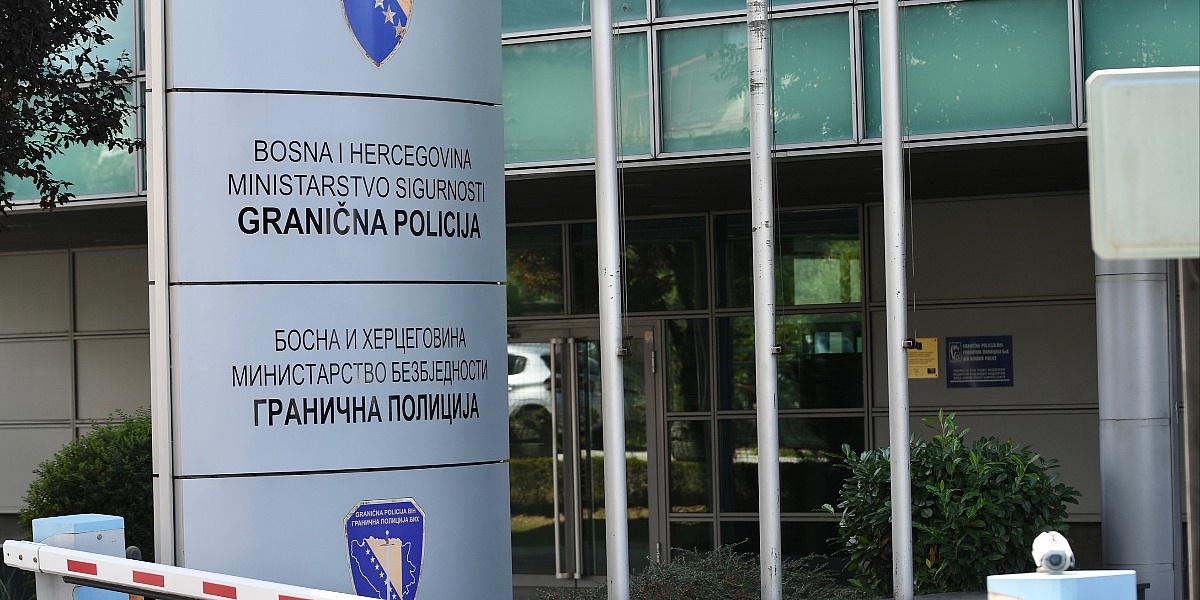 Komandir Granične policije BiH koji je službenim vozilom švercao namještaj u Hrvatsku "branio se" šutnjom