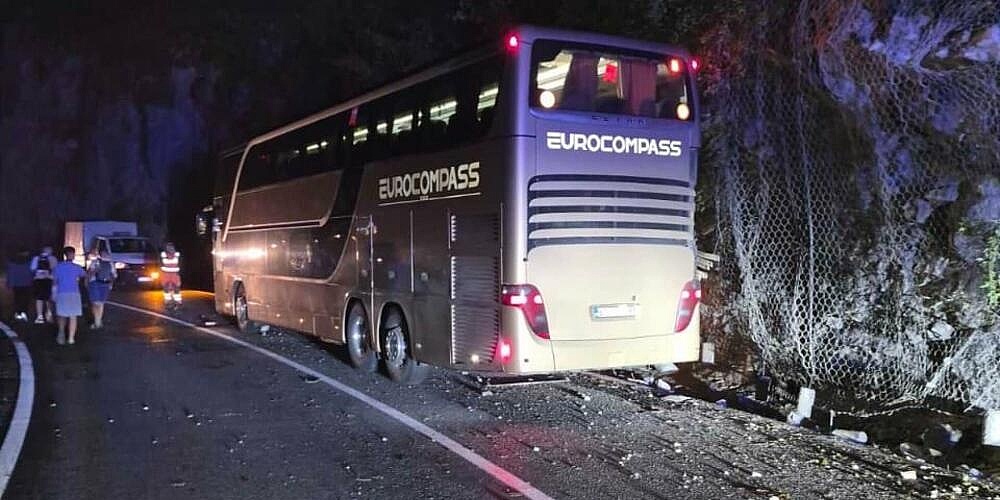 Autobus sa osnovcima udario u stijenu u Crnoj Gori: Povrijeđeno četvero djece, uhapšen vozač
