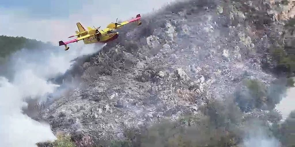 Požar na Čvrsnici se neprestano širi: Vjetar i nepristupačan teren otežavaju gašenje