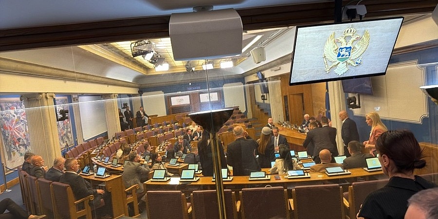 Mandić nije želio pustiti novinare u salu pa otkazao sjednicu, opozicija poručuje: Ovo nema ni u Tanzaniji