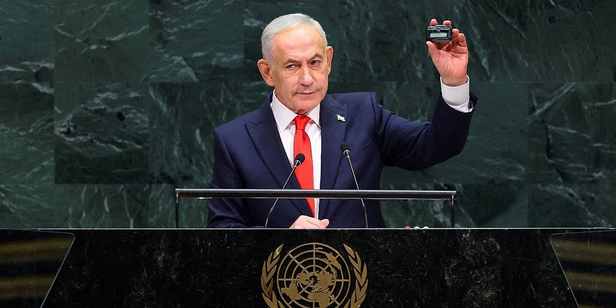 Teatralno obraćanje Netanyahua: Pokazivao pejdžer i Starlinkov uređaj, negirao genocid u Gazi i optuživao druge