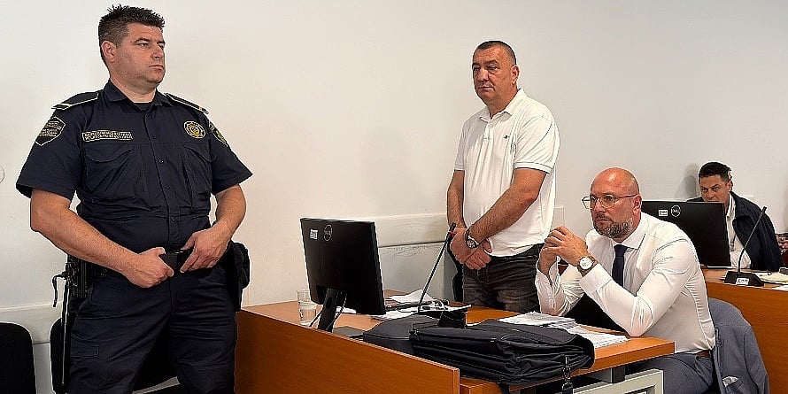 Zbog slučaja podvođenja maloljetnica u Tuzli jedan policajac dobio otkaz, dvojica novčano kažnjena