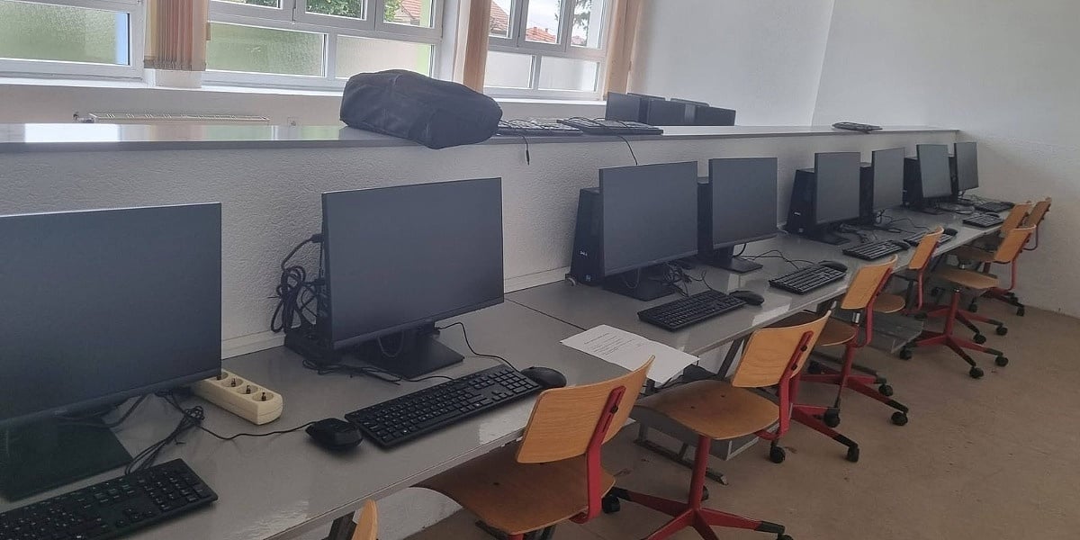Više od 70 škola u povratničkim mjestima dobilo informatičku opremu za pametne učionice