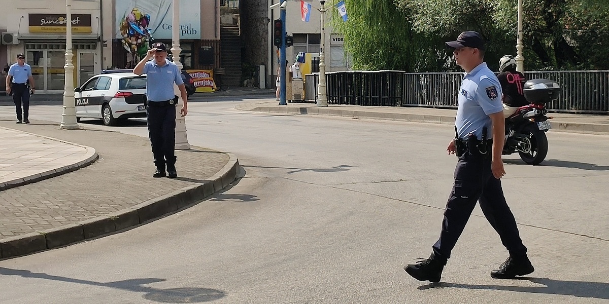 Osumnjičeni za napad na policajca u Širokom Brijegu predat Tužilaštvu ZHK, tereti se za pokušaj ubistva