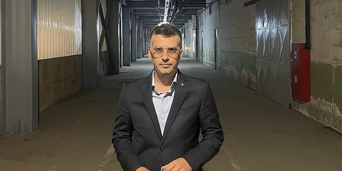 Član Upravnog odbora Memorijalnog centra traži hitnu sjednicu: Emir Suljagić ne smije biti sam