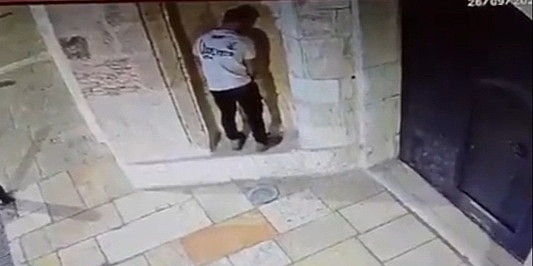 Jevrej snimljen dok je pokušao izvršiti nuždu uz zid samostana Svetog Jakova u Jerusalemu, zaustavio ga čuvar