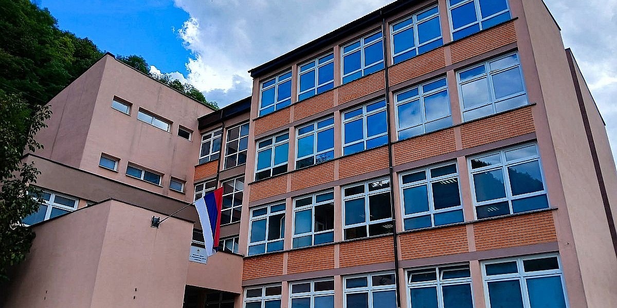 Protesti u Srebrenici zbog zabrane dresova BiH: škola negira uznemirenost učenice