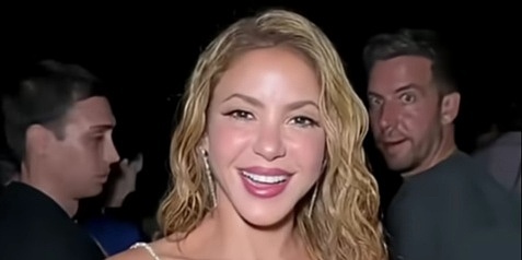 Shakira privukla pažnju u kreaciji brenda Tom Ford na Sedmici mode u Parizu