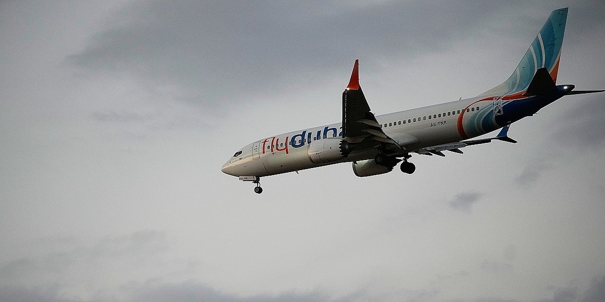Two reserve crew members subdued a co‑pilot who attacked the captain on a FlyDubai flight