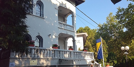 Biračko mjesto u Ambasadi BiH u Beogradu otvoreno bez poteškoća