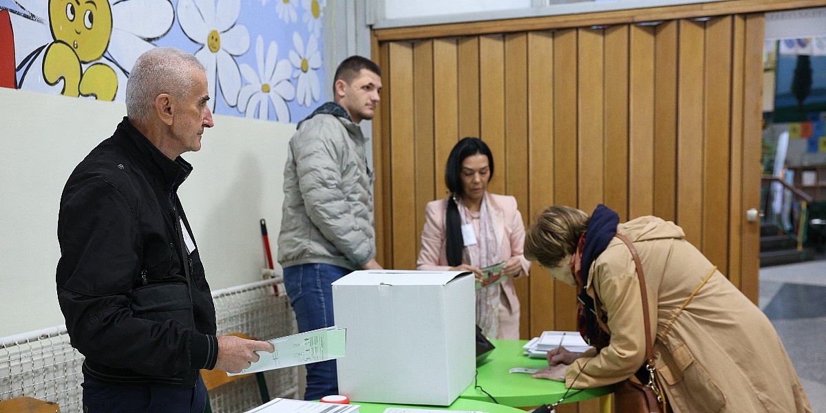 CIK BiH: Zabilježena kašnjenja na manjem broju birališta zbog tehničkih problema sa skenerima