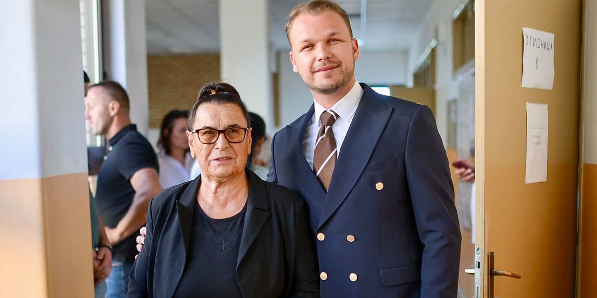 Stanivuković obavio građansku dužnost u društvu bake: Tradicija koja donosi uspjeh