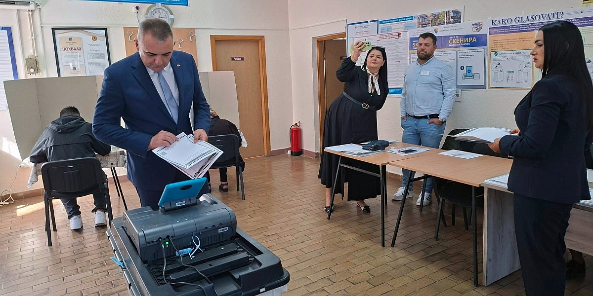 Savo Minić obavio građansku dužnost na biračkom mjestu u Šamcu
