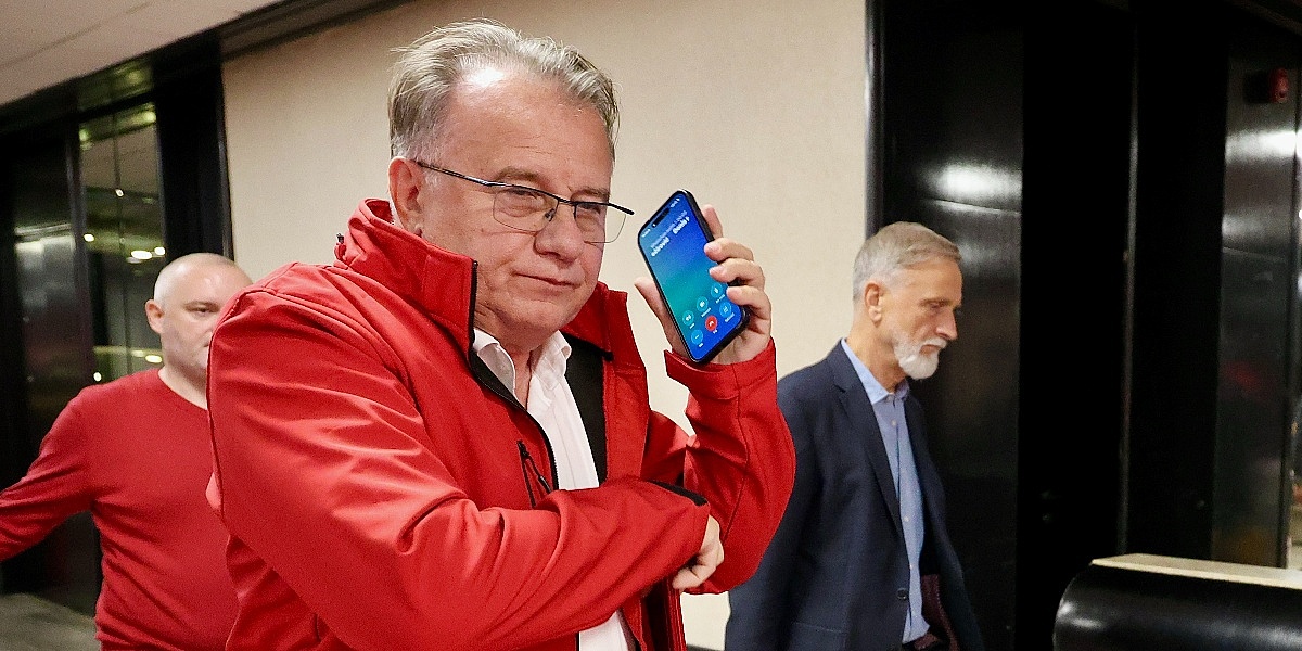Predsjednik SDP-a BiH Nermin Nikšić obraća se javnosti tokom izborne noći