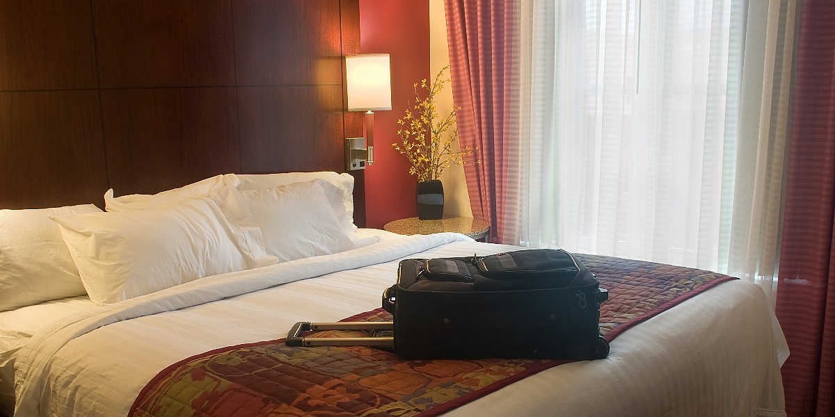 Zašto je odlaganje kofera na hotelski krevet jedna od najgorih navika na putovanju
