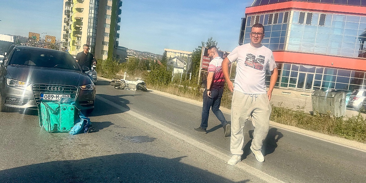 Saobraćajna nesreća na Stupu: Automobil udario dostavljača na motociklu