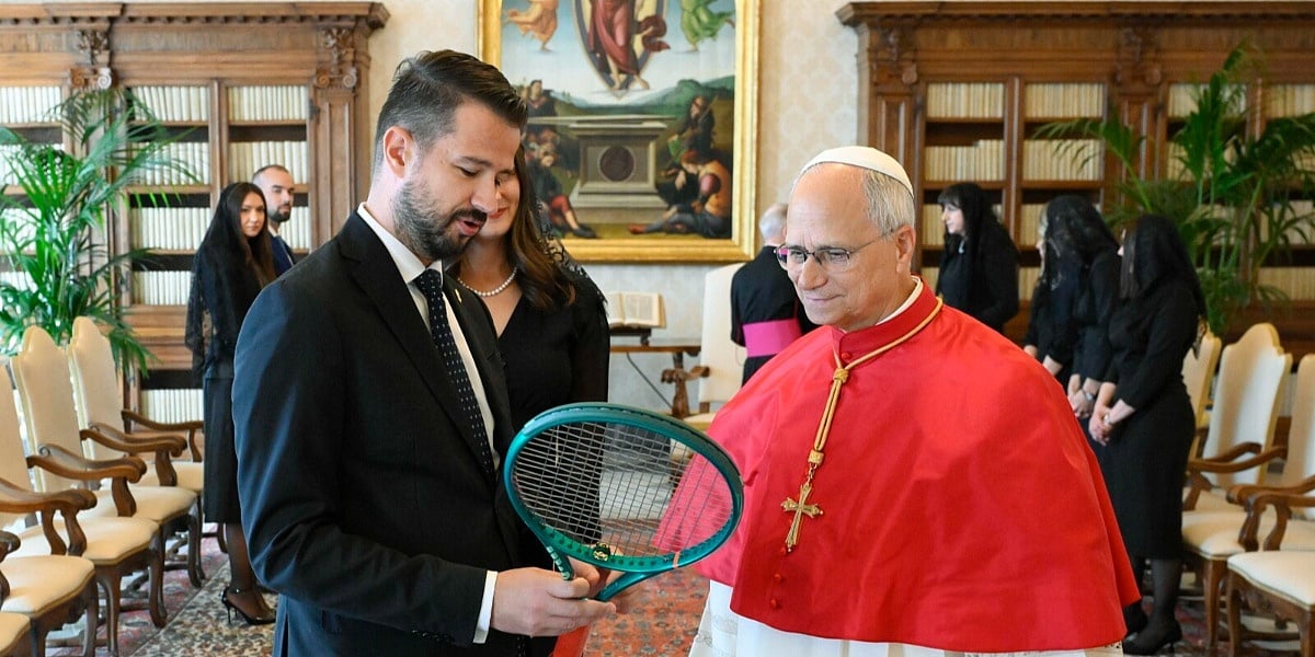 Jakov Milatović u Vatikan donio teniski reket i rekao da je Novak Đoković Crnogorac, papa Lav ga ispravio