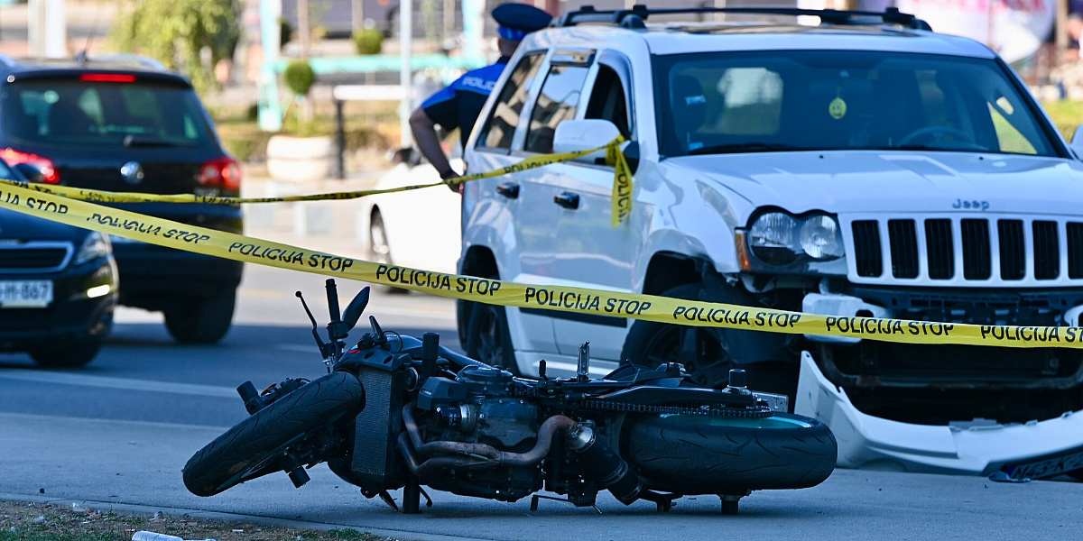 Saobraćajna nesreća u Sarajevu: Sudar automobila i motocikla kod zgrade Općine Novi Grad