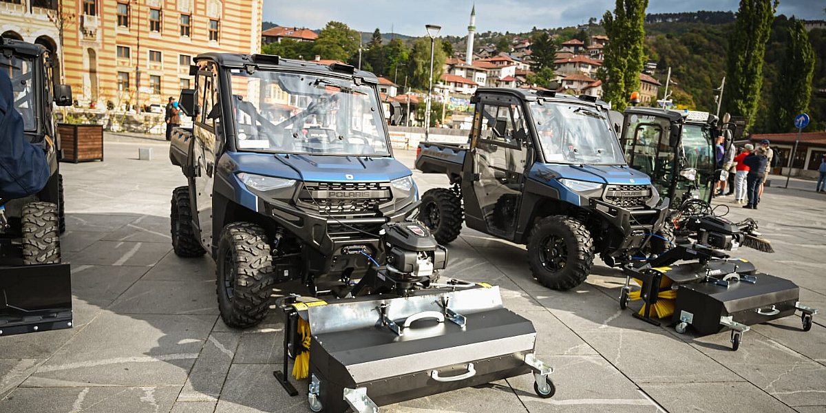 Općina Stari Grad osigurala novu opremu za zimsku službu i pranje uskih ulica