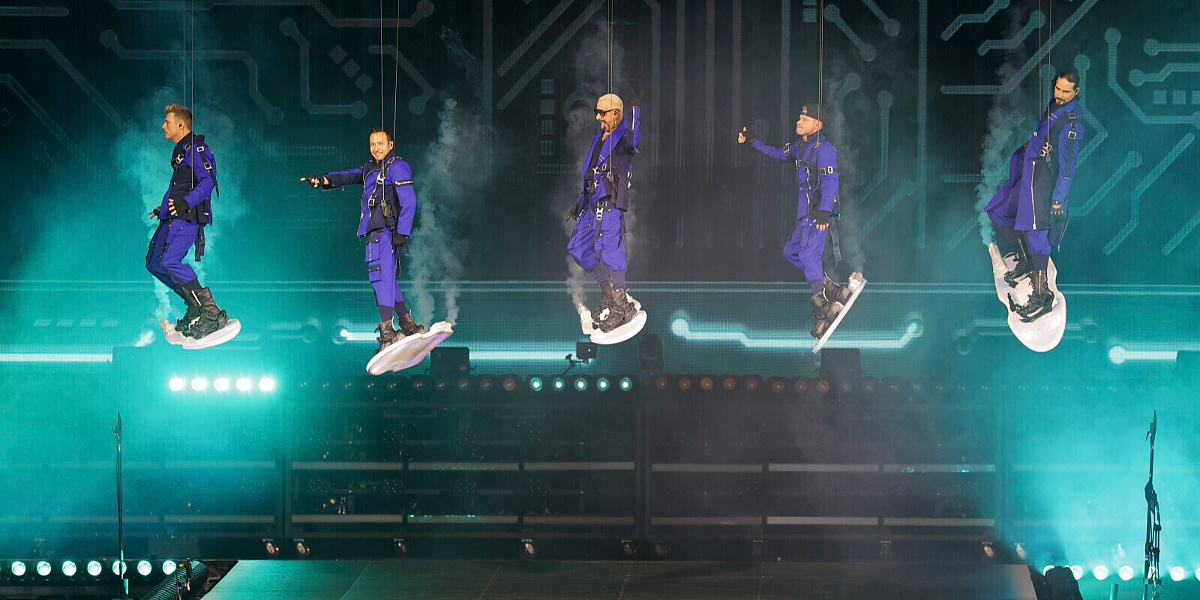 Backstreet Boys spektakularnim nastupom na daskama za surfanje završili seriju koncerata u Dusseldorfu