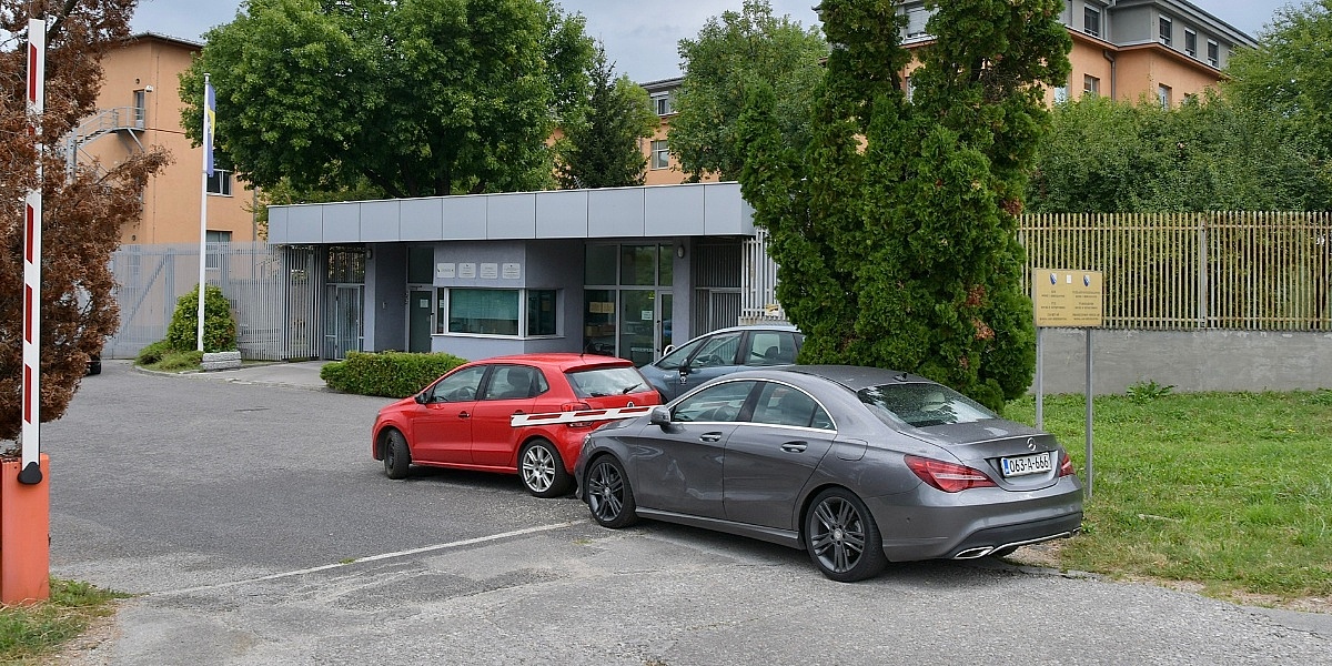 Inspektor UIO BiH osuđen na godinu dana zatvora, donesene i odluke o pritvorima za krijumčarenje ljudi i ekstradiciju