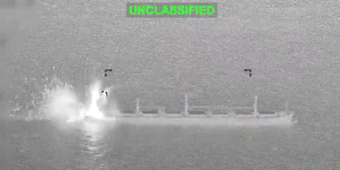 Američki borbeni avion pogodio komercijalni brod koji je isplovio iz iranske luke