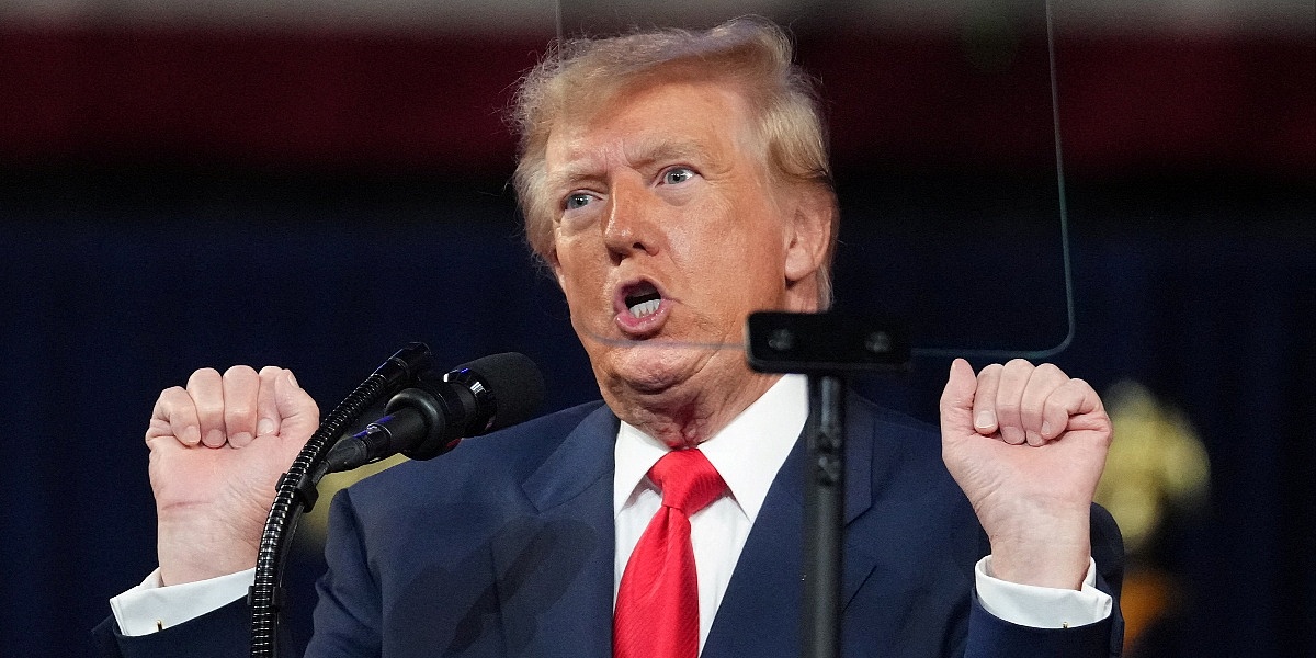 Trump na predizbornom skupu u Tennesseeju poručio pristalicama: "Mogao bih reći najgluplje stvari, a vi biste aplaudirali"