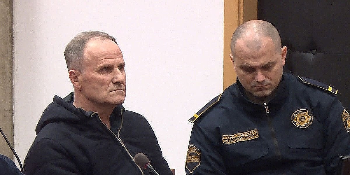 Trostrukom ubici iz Gimnazije u Sanskom Mostu Mehemedu Vukaliću izrečena nova presuda, dobio je 45 godina zatvora Trostrukom ubici iz Gimnazije u Sanskom Mostu Mehemedu Vukaliću izrečena nova presuda, dobio je 45 godina zatvora