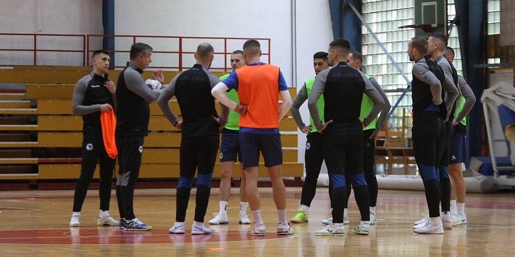 Futsaleri BiH nakon ubjedljive pobjede u Zenici gostuju selekciji Poljske, prepustili su joj ulogu favorita Futsaleri BiH nakon ubjedljive pobjede u Zenici gostuju selekciji Poljske, prepustili su joj ulogu favorita