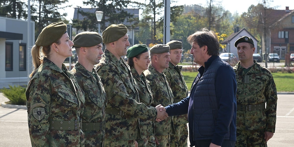 Vojska Srbije proširuje smještajne kapacitete u kasarni na granici s BiH, u fokusu pripreme za vojni rok Vojska Srbije proširuje smještajne kapacitete u kasarni na granici s BiH, u fokusu pripreme za vojni rok