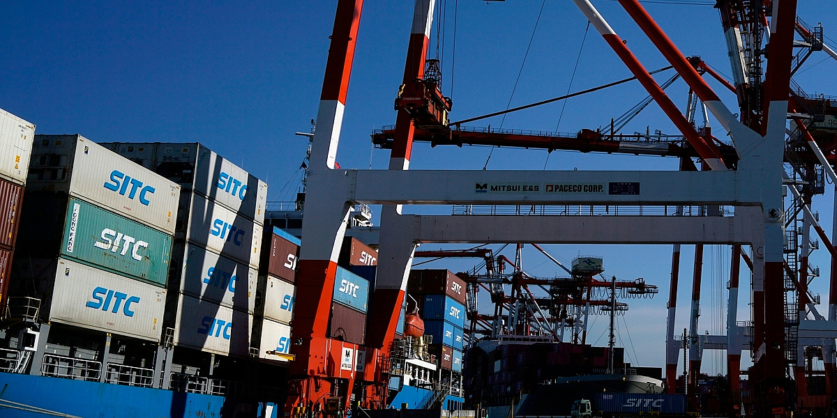 Japan zabilježio trgovinski deficit od 17,8 milijardi dolara zbog skuplje nafte Japan zabilježio trgovinski deficit od 17,8 milijardi dolara zbog skuplje nafte