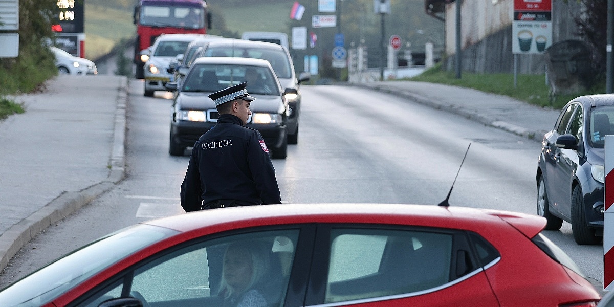 Policija oduzela automobil vozaču koji duguje gotovo 15.000 KM za kazne Policija oduzela automobil vozaču koji duguje gotovo 15.000 KM za kazne