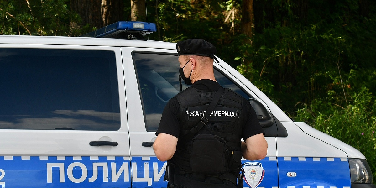 Krivična prijava protiv Sarajlije: Zaustavljen u Šekovićima bez pojasa, a onda policajcima ponudio mito Krivična prijava protiv Sarajlije: Zaustavljen u Šekovićima bez pojasa, a onda policajcima ponudio mito
