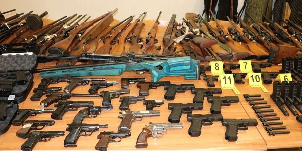 Kod 67-godišnjaka u Sloveniji pronađeno 149 komada oružja, ručne bombe i TNT