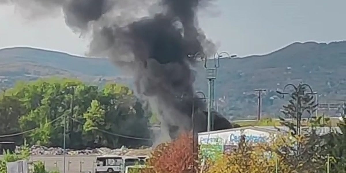 Požar u sarajevskom naselju Stup, gorio autobus u krugu kompanije Centrotransa Požar u sarajevskom naselju Stup, gorio autobus u krugu kompanije Centrotransa