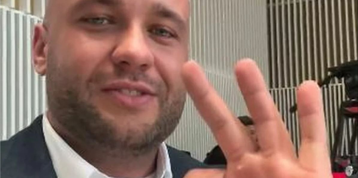 Zastupnik AfD-a u parlamentu pokazao gest koji ekstremisti koriste kao znak rasne supremacije, stranka tvrdi suprotno Zastupnik AfD-a u parlamentu pokazao gest koji ekstremisti koriste kao znak rasne supremacije, stranka tvrdi suprotno