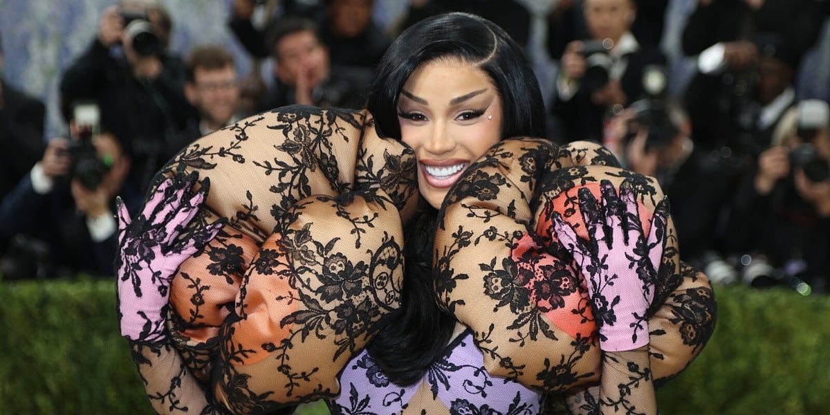 Cardi B: Strah me je operacije grudi, ali moram to obaviti, moje su jako obješene Cardi B: Strah me je operacije grudi, ali moram to obaviti, moje su jako obješene