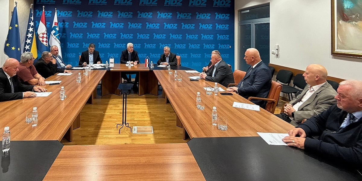 Čović s Klubom utemeljitelja HDZ-a BiH: Prioritet ostaje zaštita prava hrvatskoga naroda Čović s Klubom utemeljitelja HDZ-a BiH: Prioritet ostaje zaštita prava hrvatskoga naroda