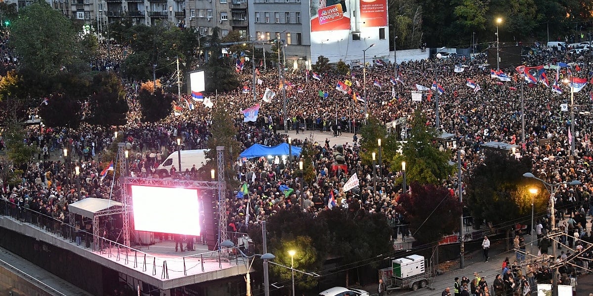 U Beogradu završni skup Studentske liste uoči izbora, kolone studenata i građana blokirale Brankov most i Gazelu U Beogradu završni skup Studentske liste uoči izbora, kolone studenata i građana blokirale Brankov most i Gazelu
