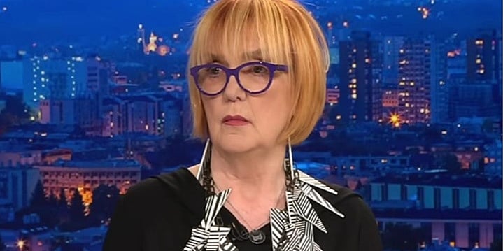 Prvo oglašavanje sina Vedrane Rudan nakon njene smrti: Kad više nije mogla sjediti za stolom, pisala je na telefonu Prvo oglašavanje sina Vedrane Rudan nakon njene smrti: Kad više nije mogla sjediti za stolom, pisala je na telefonu