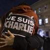 Pariz: Spomen ploče za žrtve napada na Charlie Hebdo i supermarket