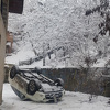 Sarajevo: Automobil sletio s ceste, završio na krovu